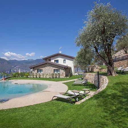 Villa Divina - Apt Divina Con Piscina E Vista Lago Castelletto Di Brenzone Ngoại thất bức ảnh