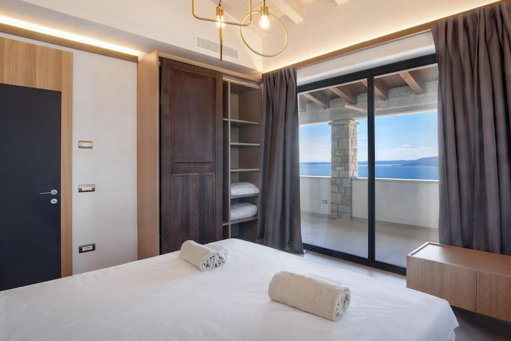 Villa Divina - Apt Divina Con Piscina E Vista Lago Castelletto Di Brenzone Ngoại thất bức ảnh