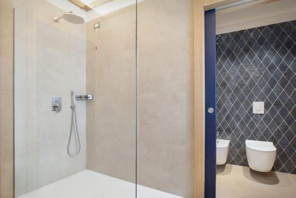 Villa Divina - Apt Divina Con Piscina E Vista Lago Castelletto Di Brenzone Ngoại thất bức ảnh