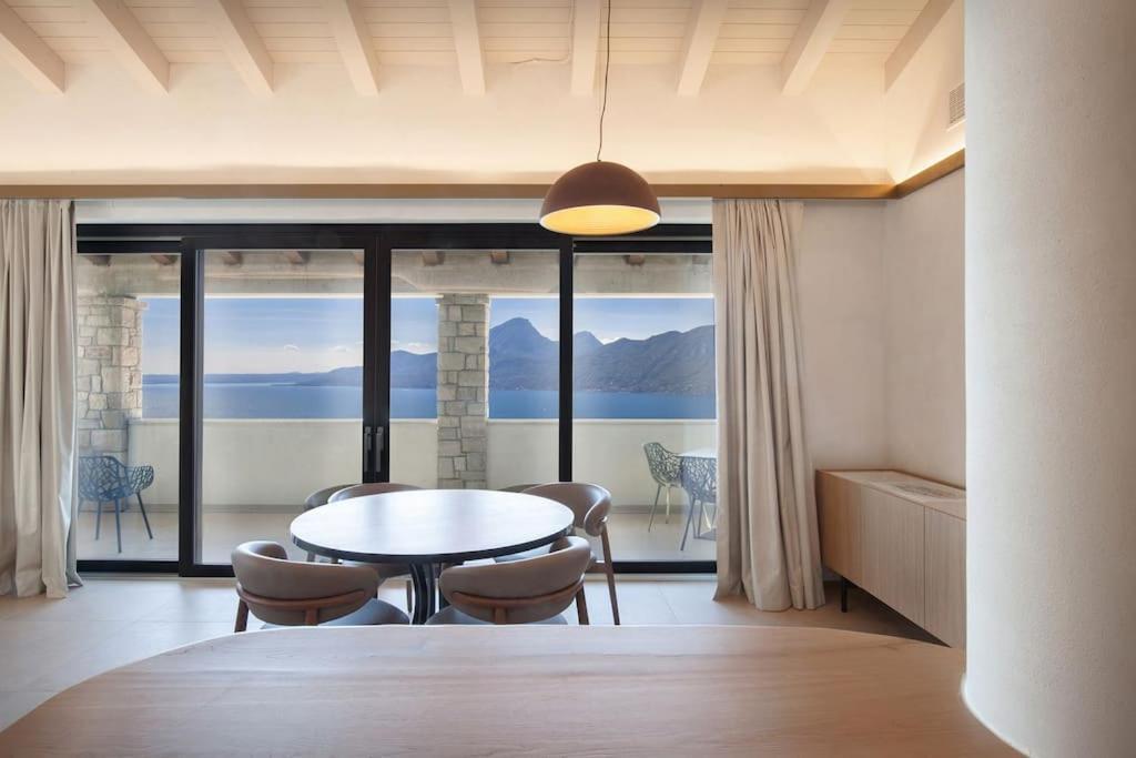 Villa Divina - Apt Divina Con Piscina E Vista Lago Castelletto Di Brenzone Ngoại thất bức ảnh