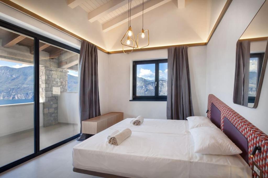 Villa Divina - Apt Divina Con Piscina E Vista Lago Castelletto Di Brenzone Ngoại thất bức ảnh